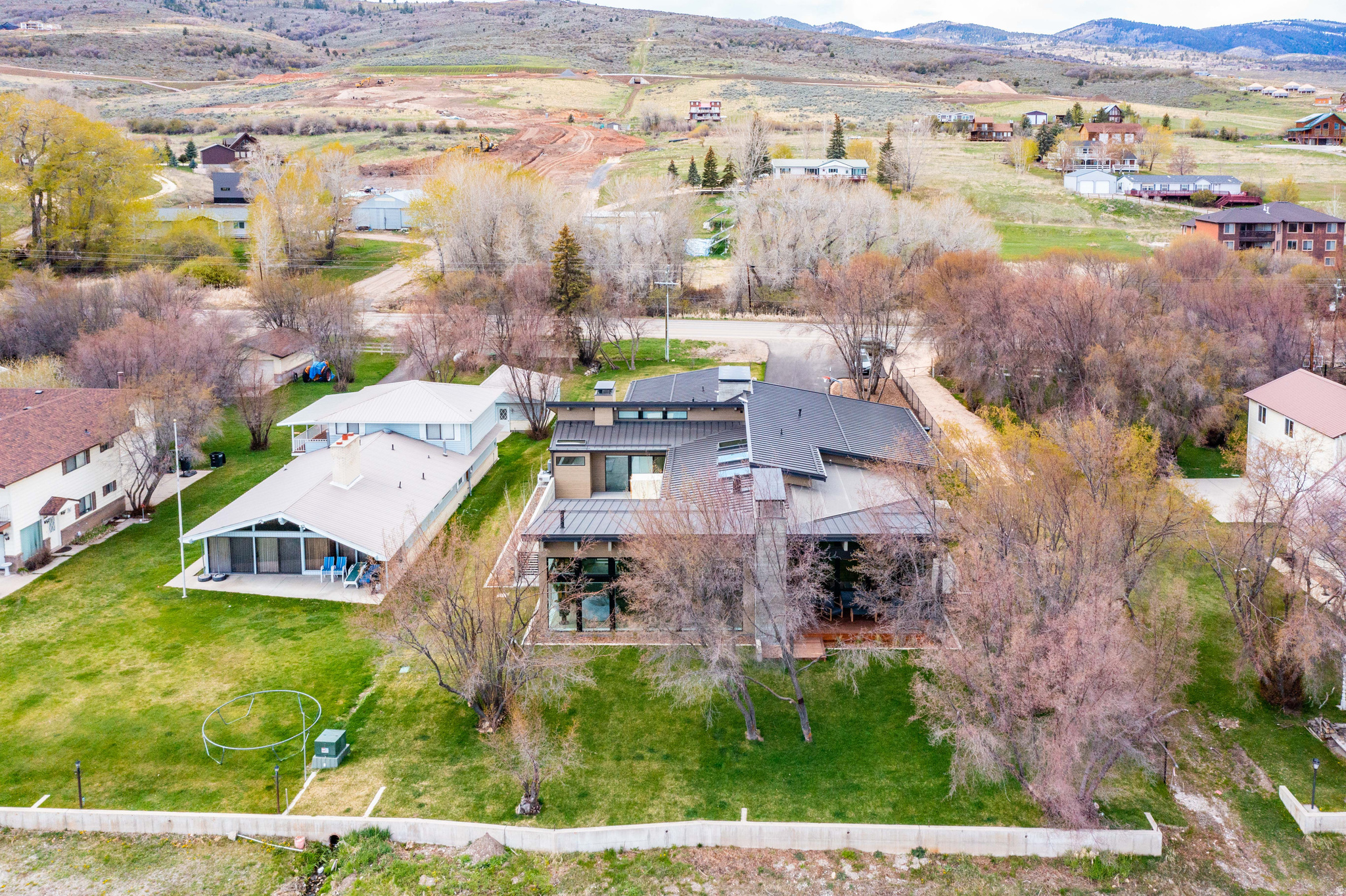 1056 S BEAR LAKE BLVD
