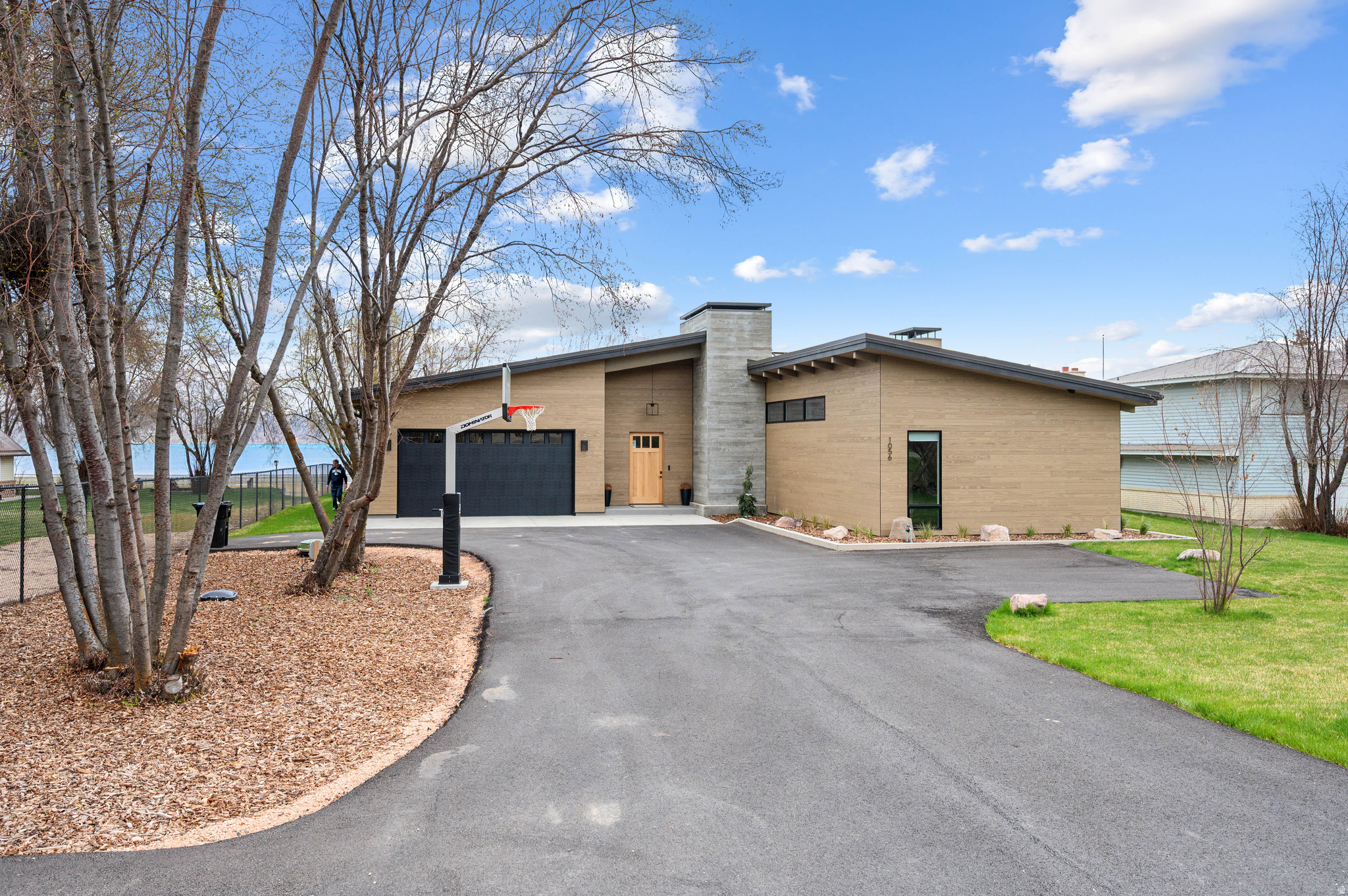 1056 S BEAR LAKE BLVD