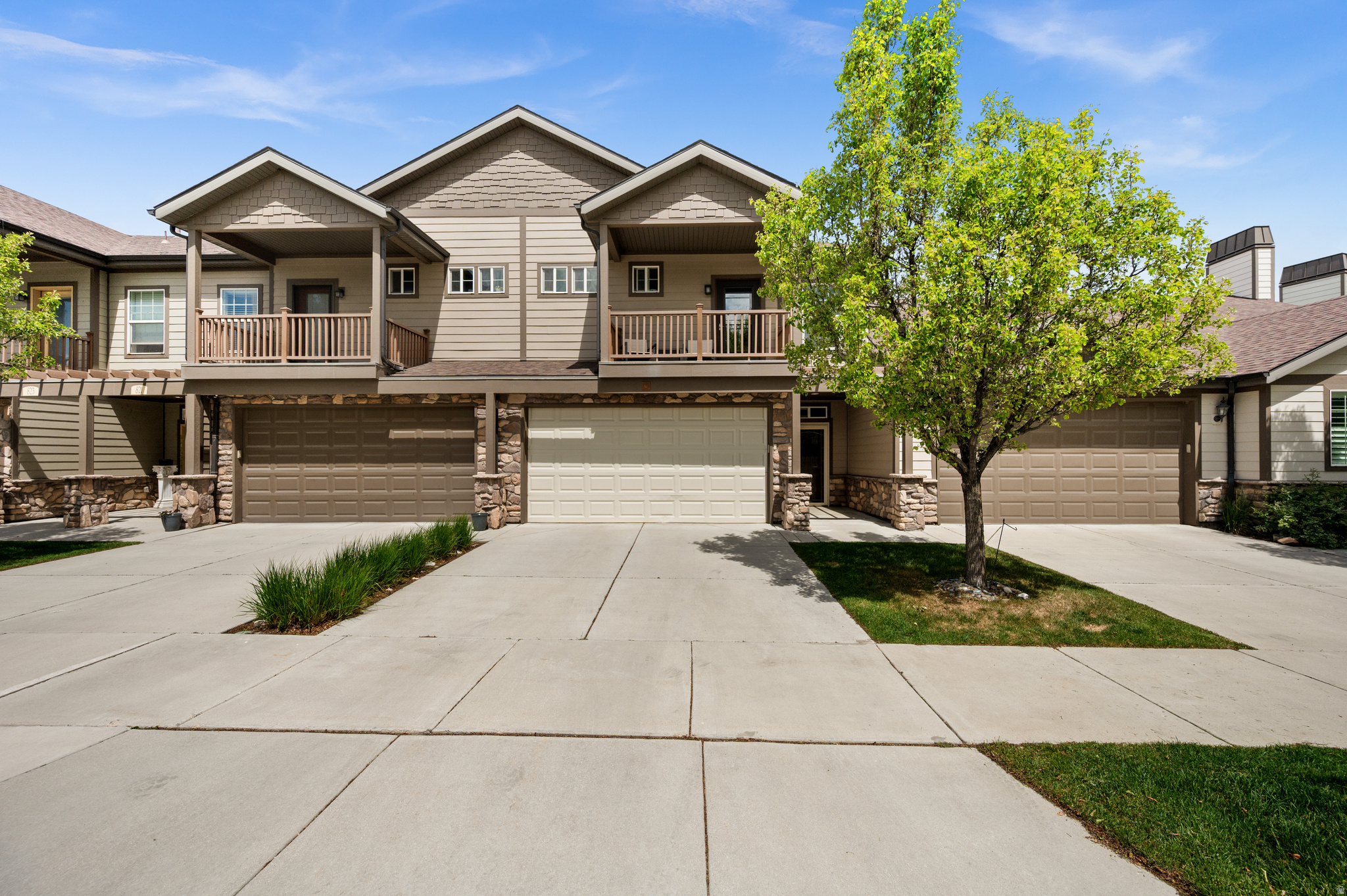819 W JORDAN OAKS CT