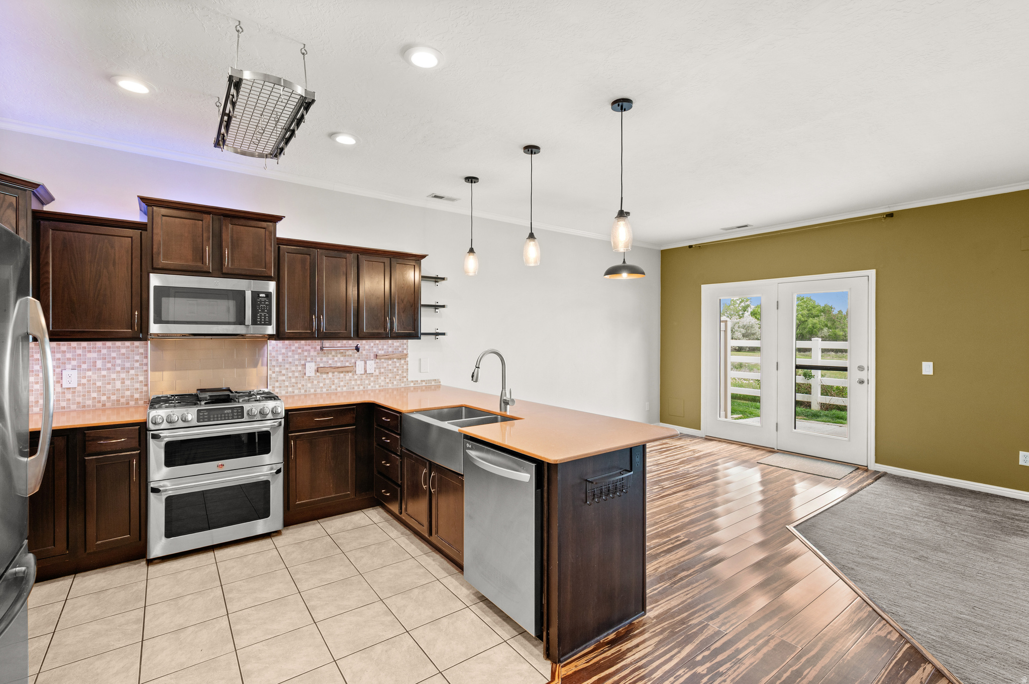 819 W JORDAN OAKS CT