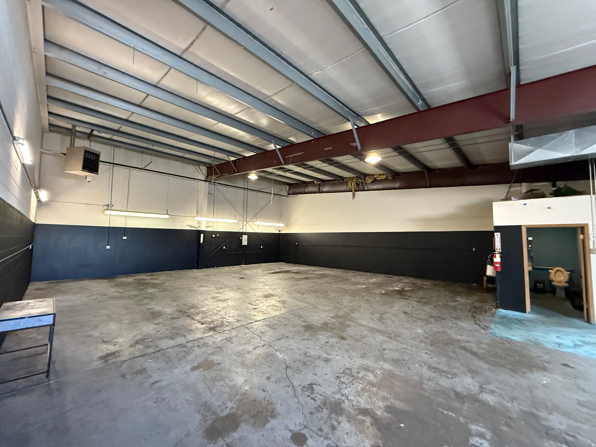 1899 S REDWOOD RD