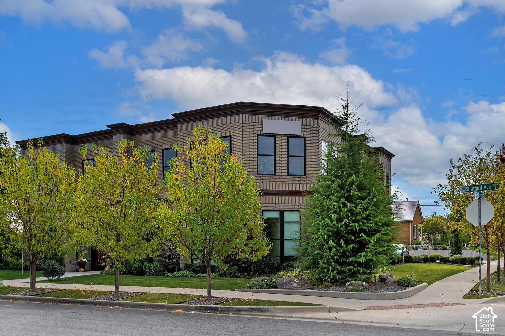 1586 E STRATFORD AVE #3