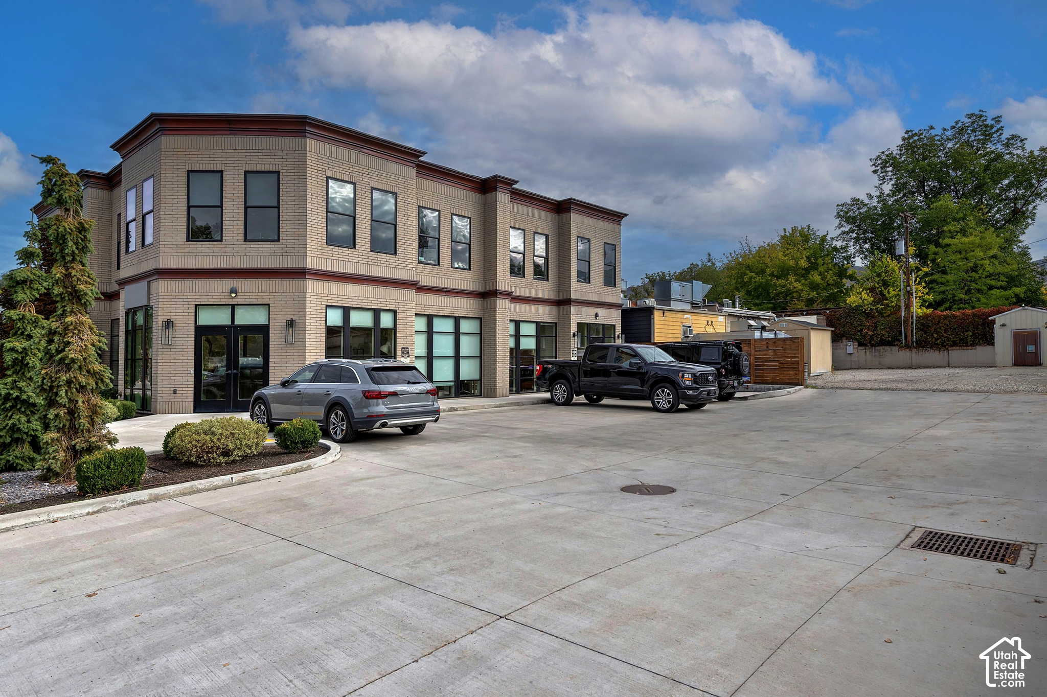 1586 E STRATFORD AVE #3