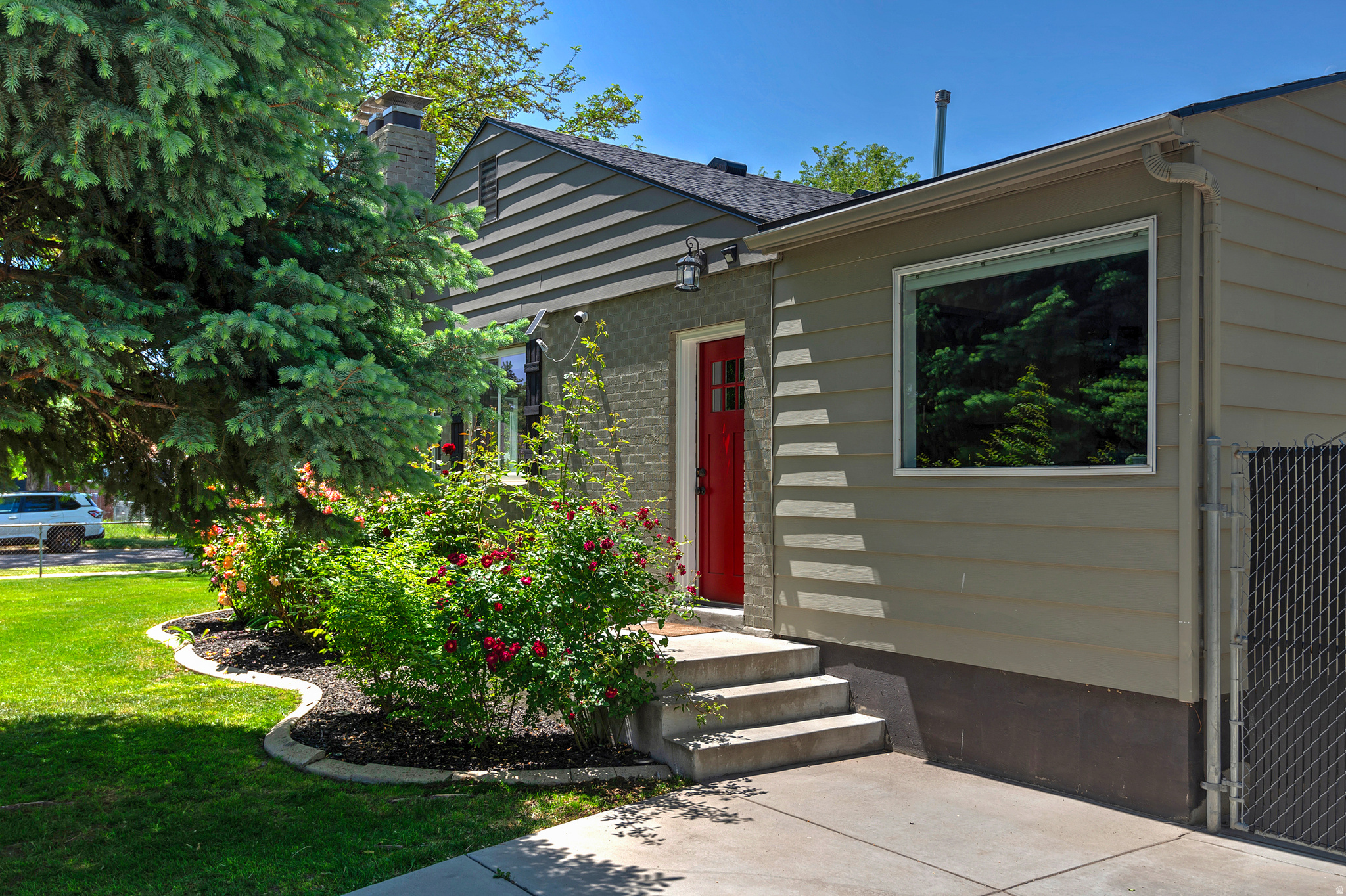 946 W SIGNORA DR