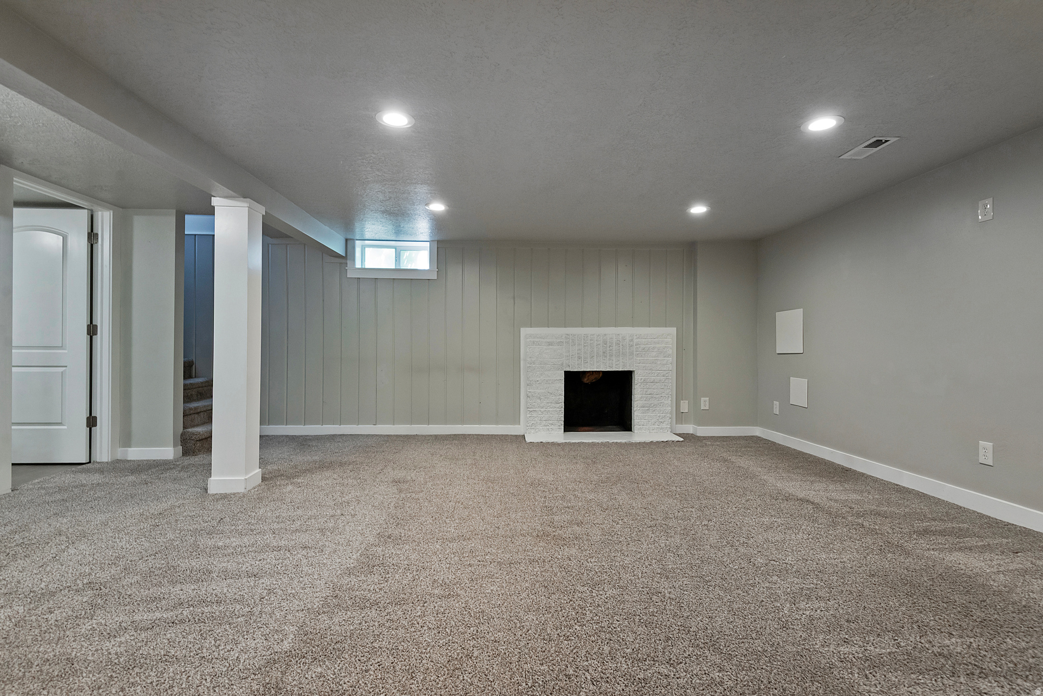 946 W SIGNORA DR
