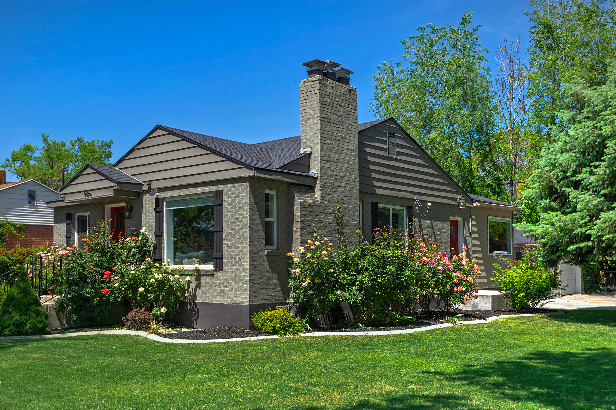 946 W SIGNORA DR