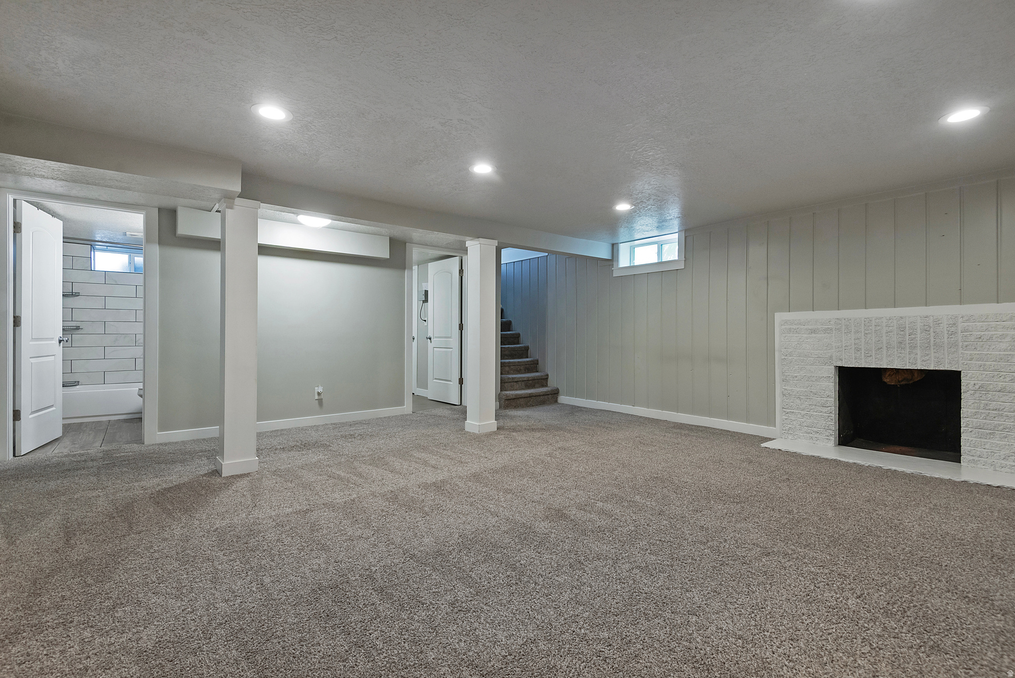 946 W SIGNORA DR