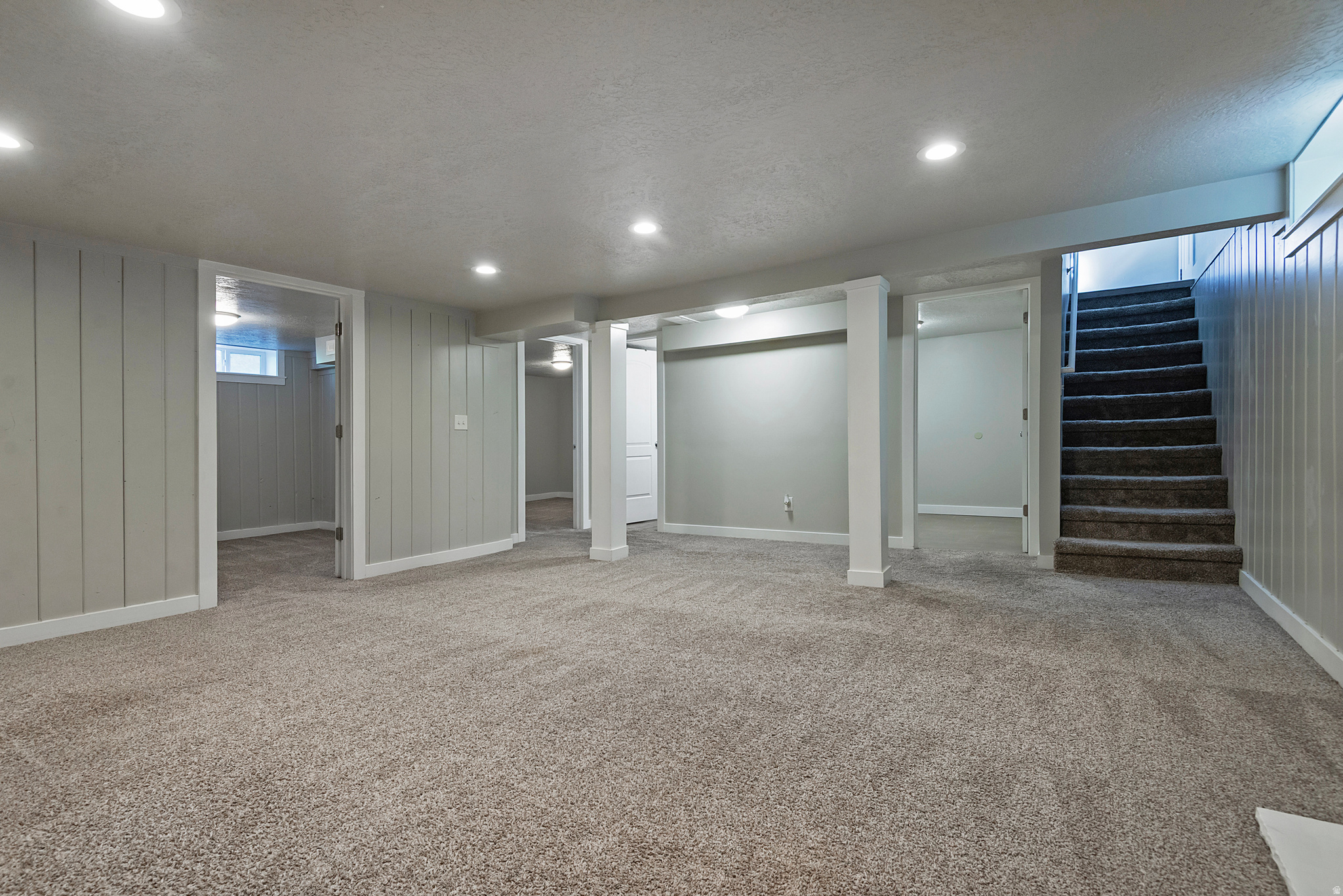 946 W SIGNORA DR