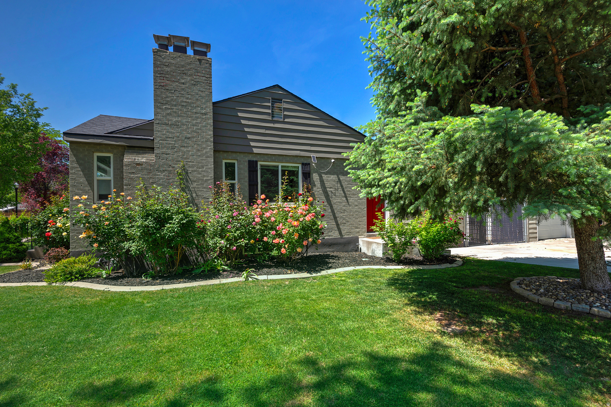 946 W SIGNORA DR