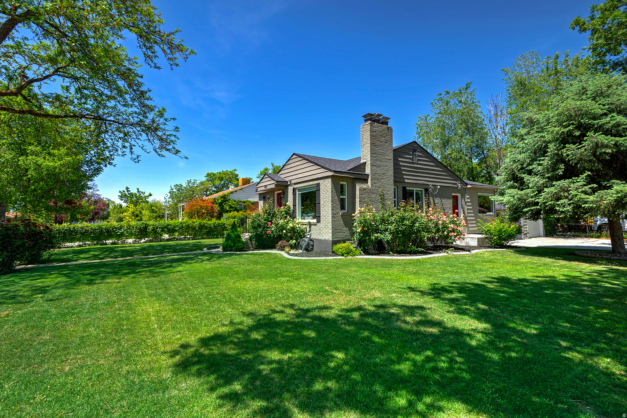 946 W SIGNORA DR