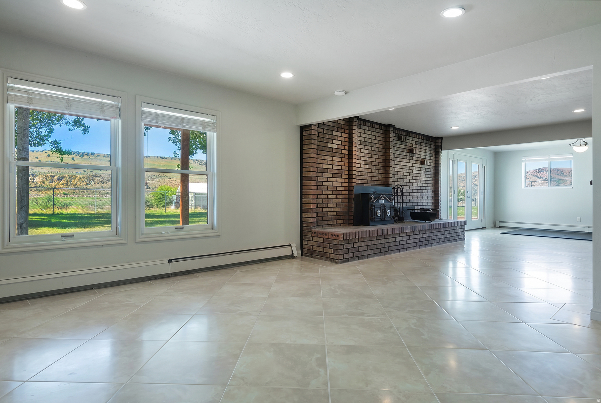 301 N MAIN ST