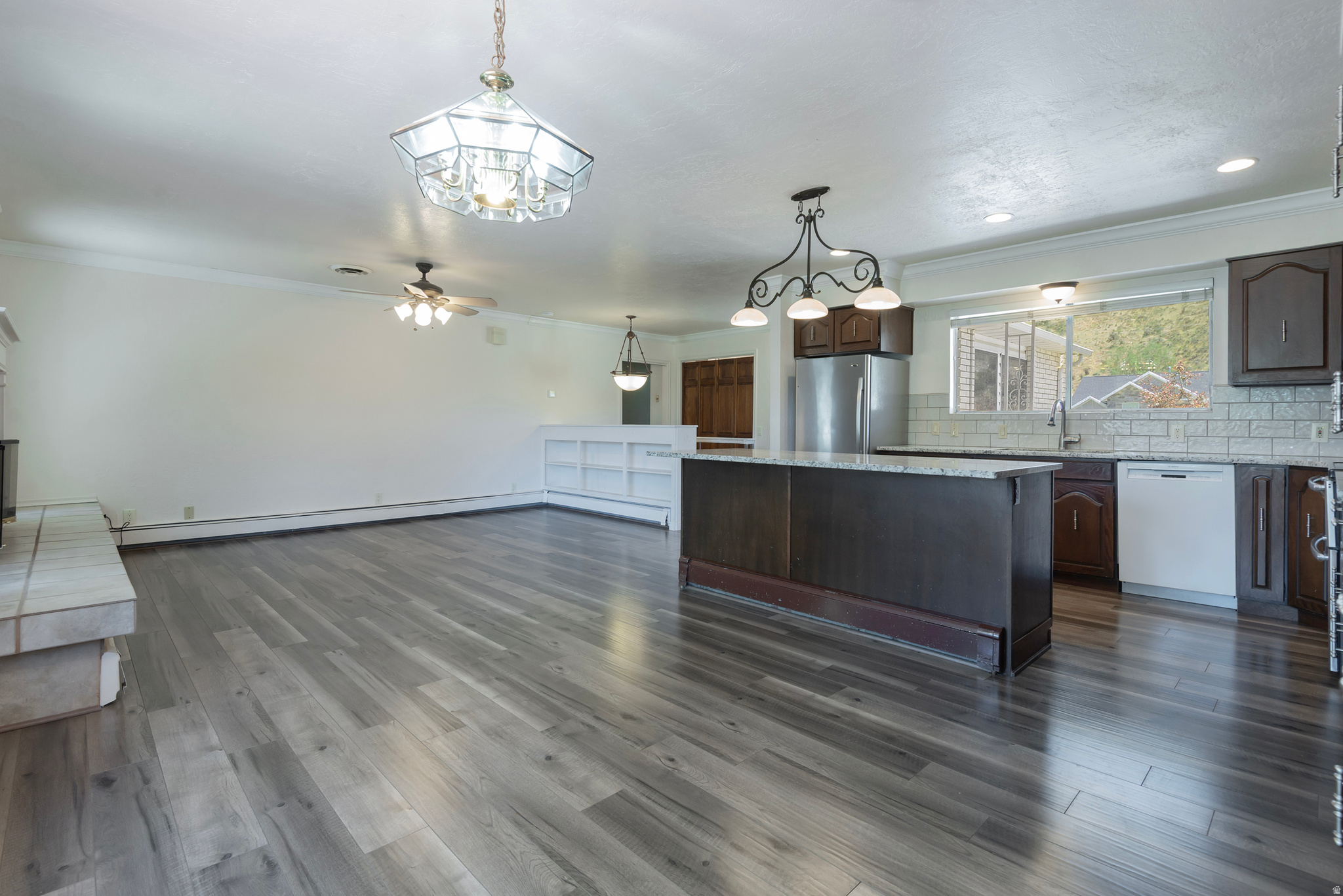 301 N MAIN ST