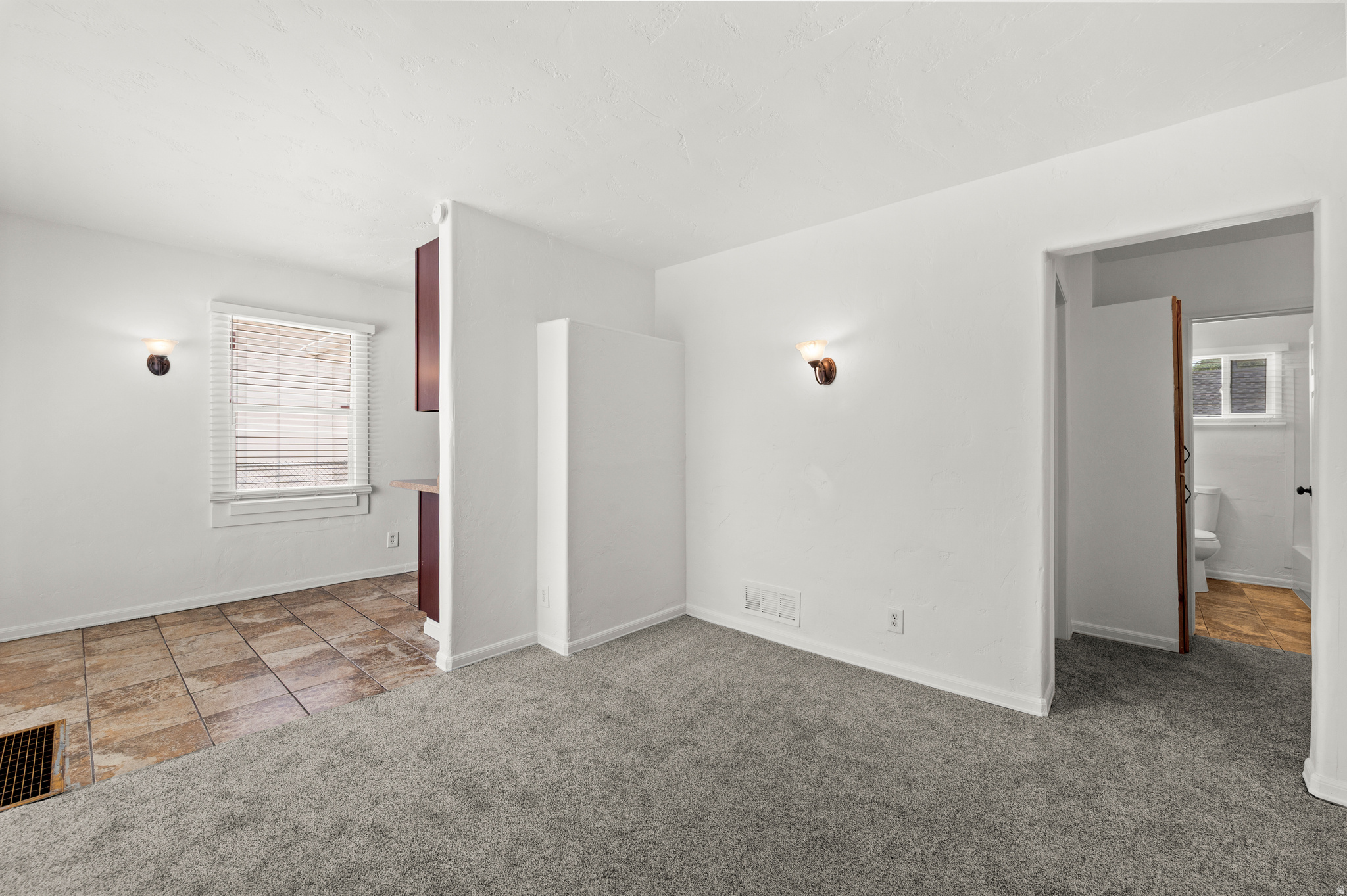 119 E LESLIE AVE