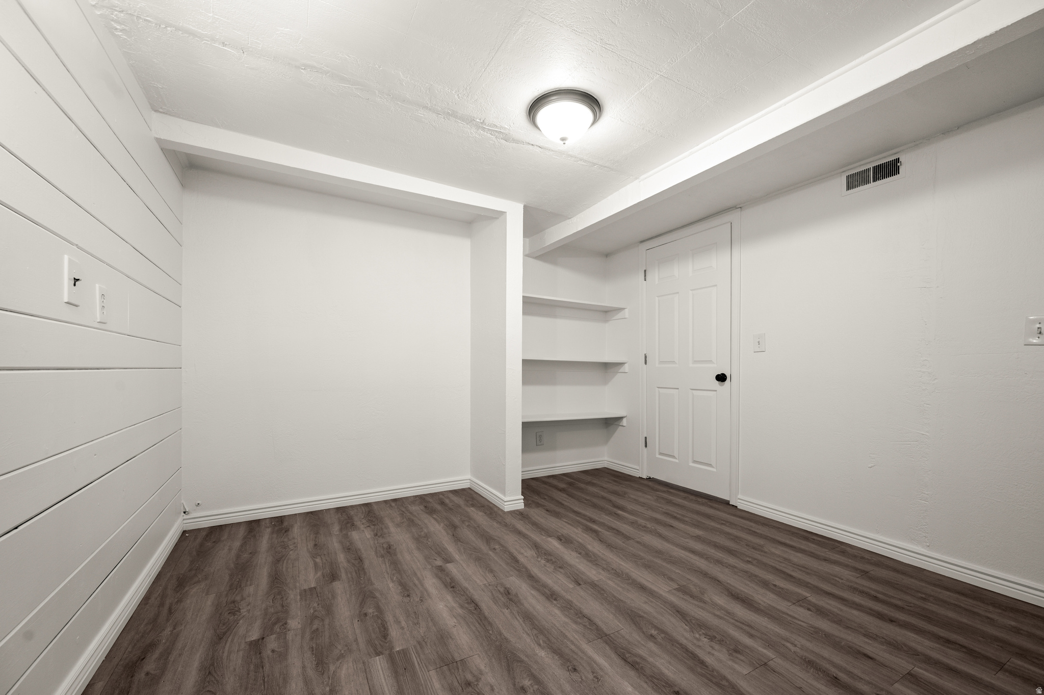 119 E LESLIE AVE