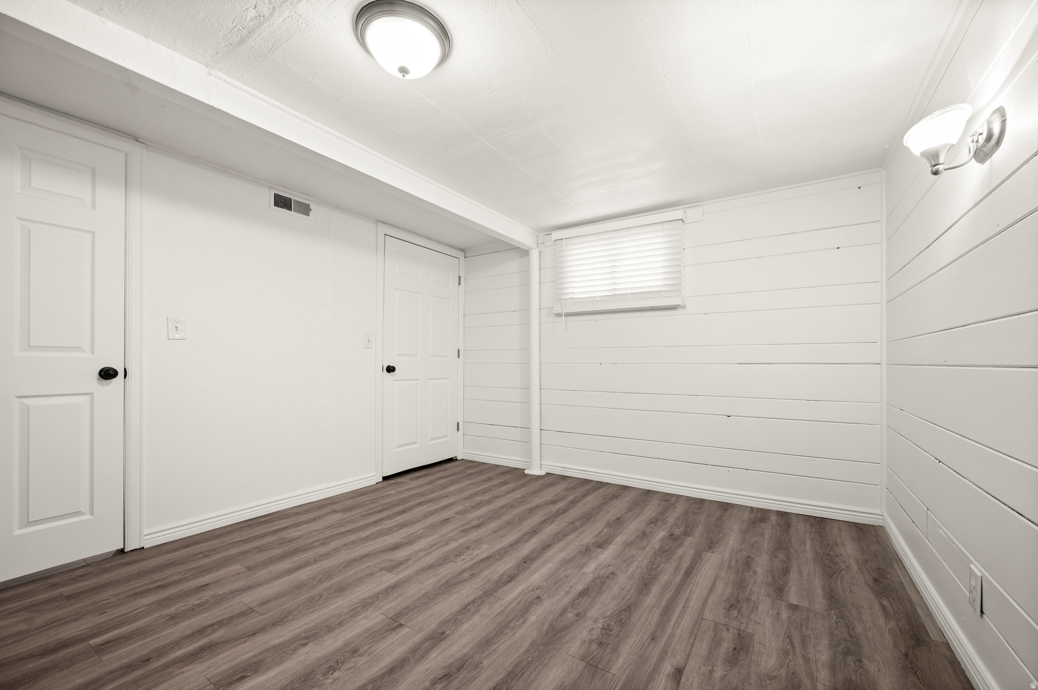 119 E LESLIE AVE