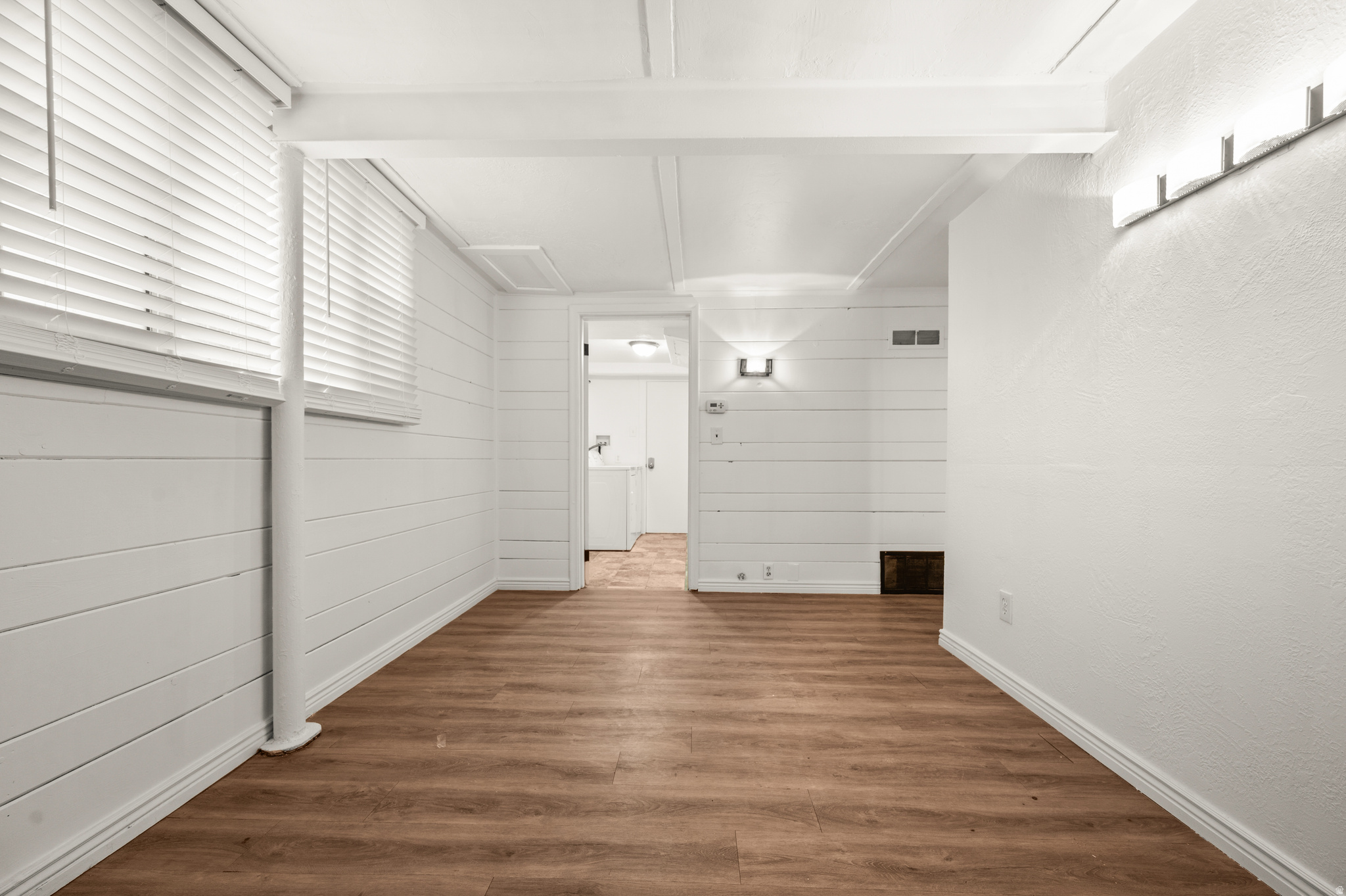 119 E LESLIE AVE