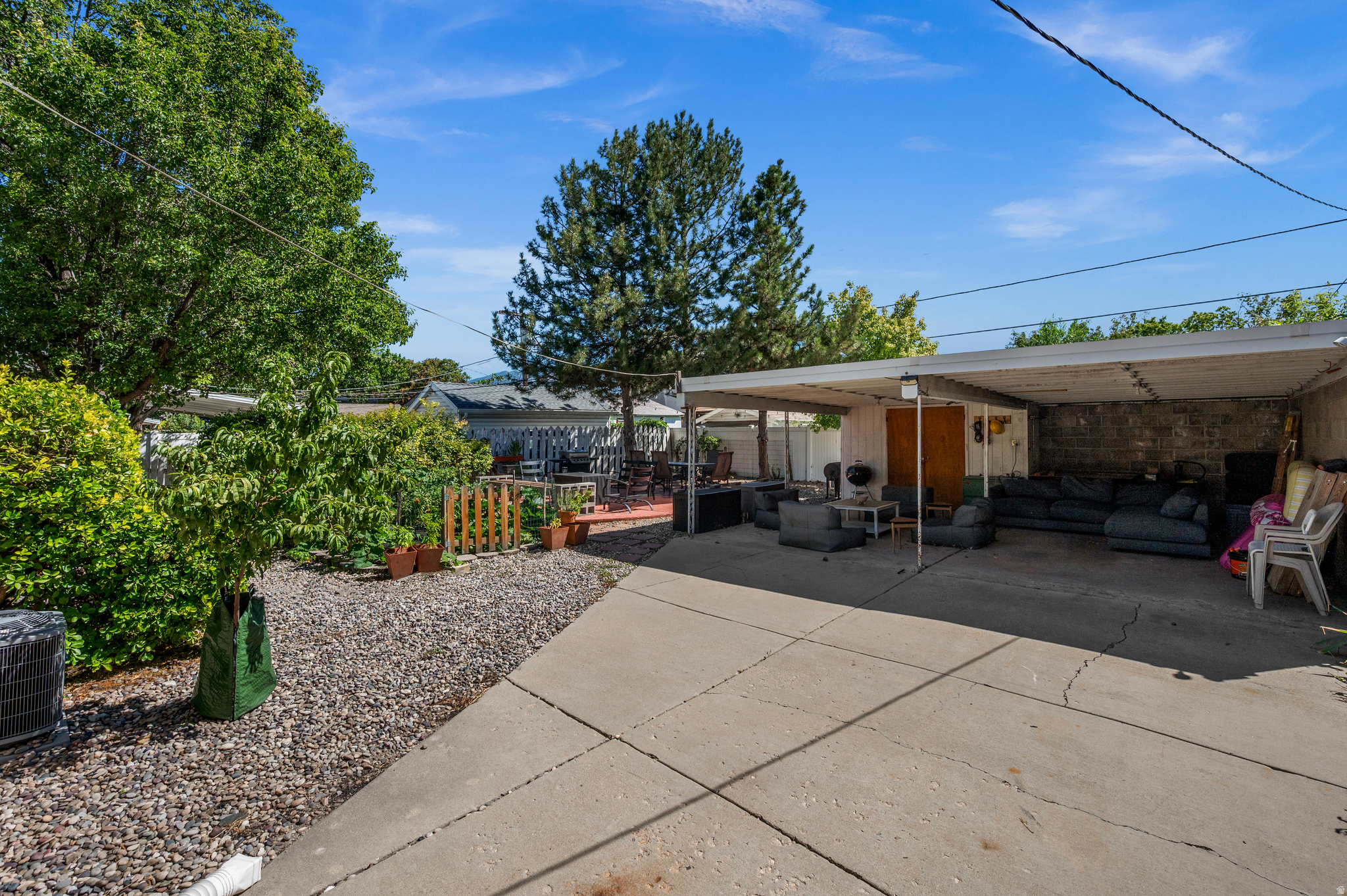 546 E CLEVELAND AVE