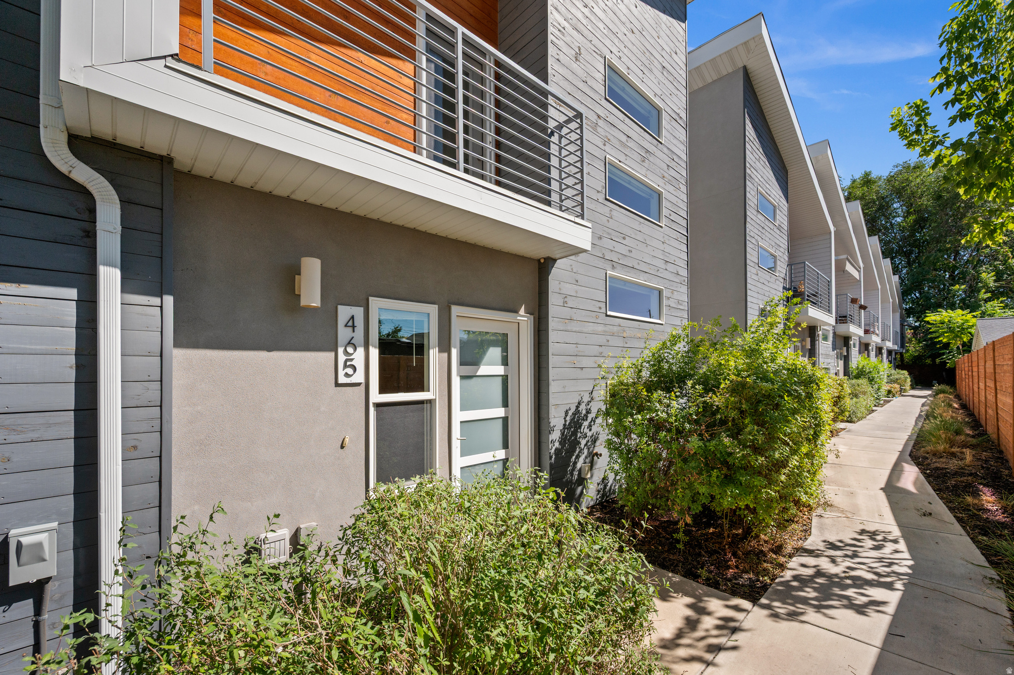 465 N BEAUMONT CT