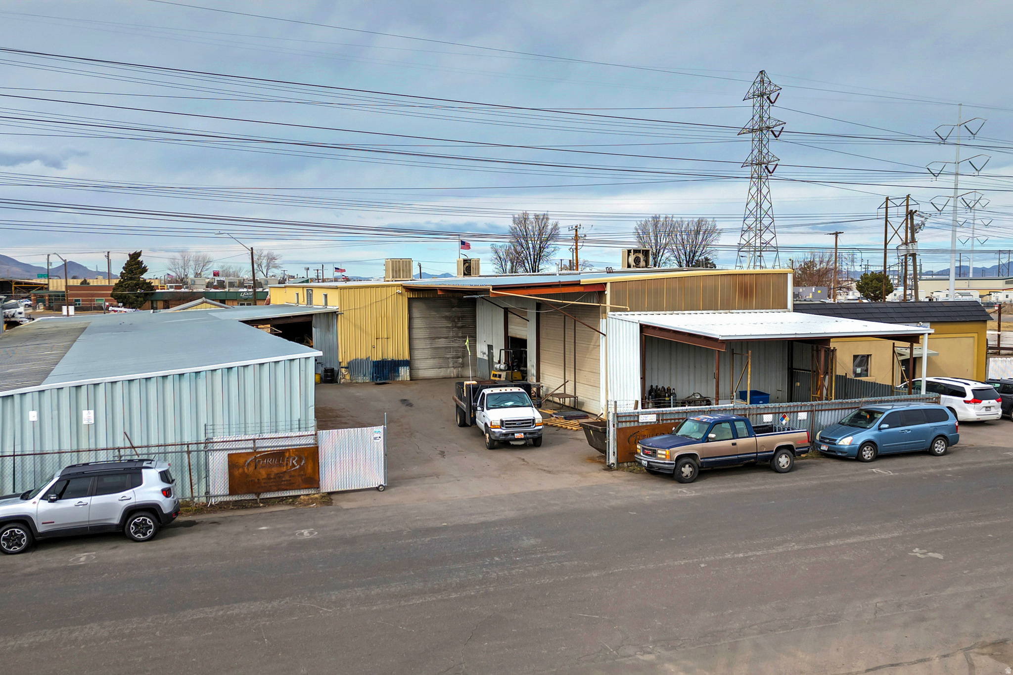 1926 S PIONEER RD