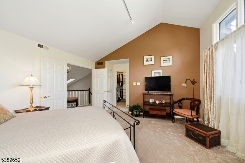 2 Waterford Ct