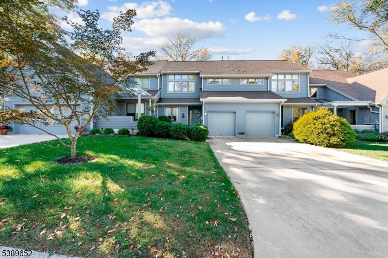 2 Waterford Ct