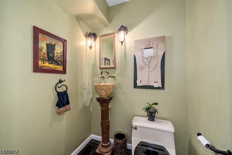 2 Waterford Ct