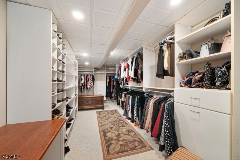 2 Waterford Ct