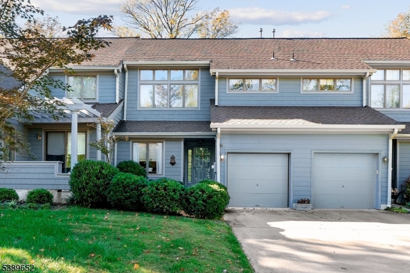 2 Waterford Ct