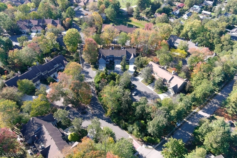 2 Waterford Ct