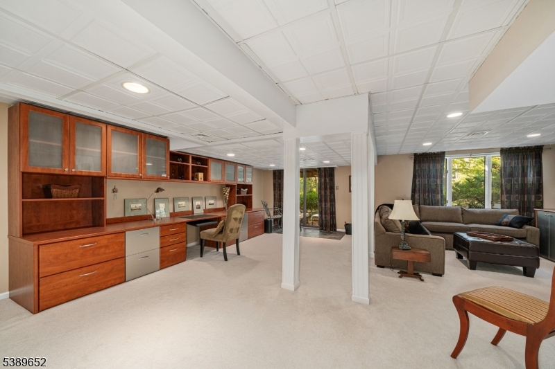2 Waterford Ct