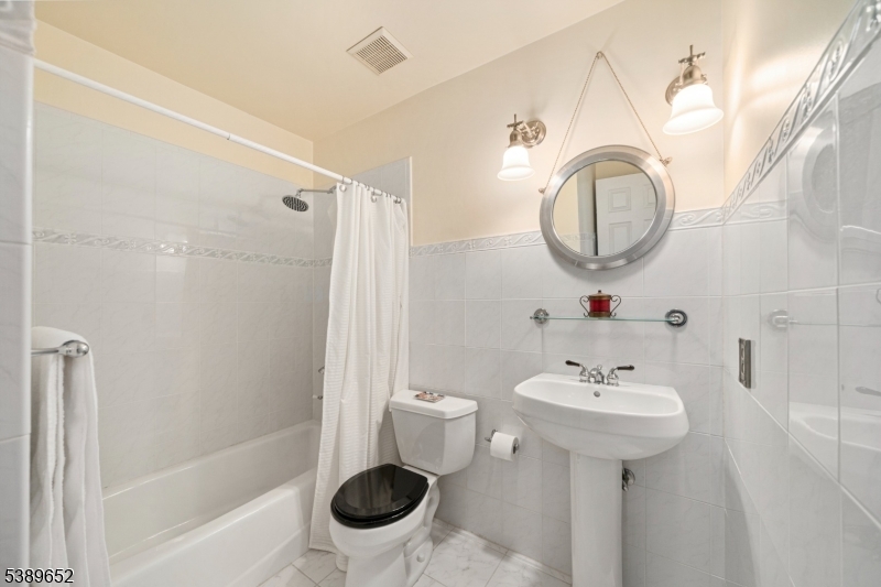 2 Waterford Ct
