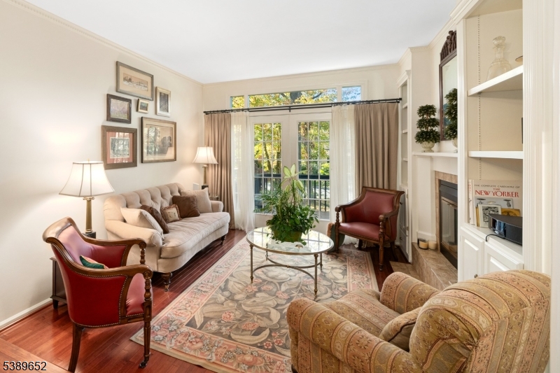 2 Waterford Ct