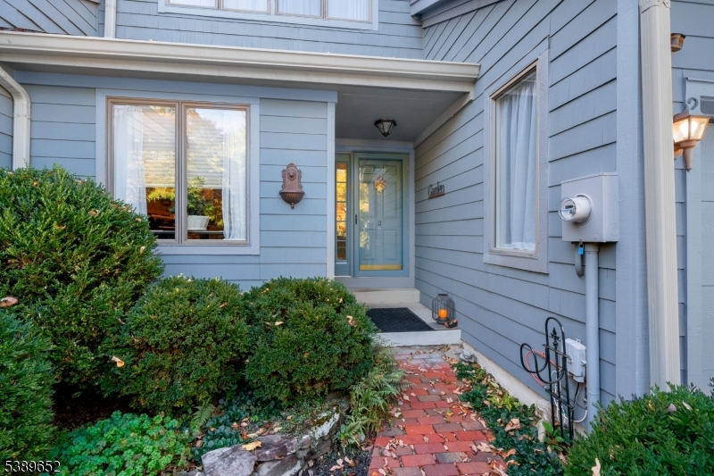 2 Waterford Ct