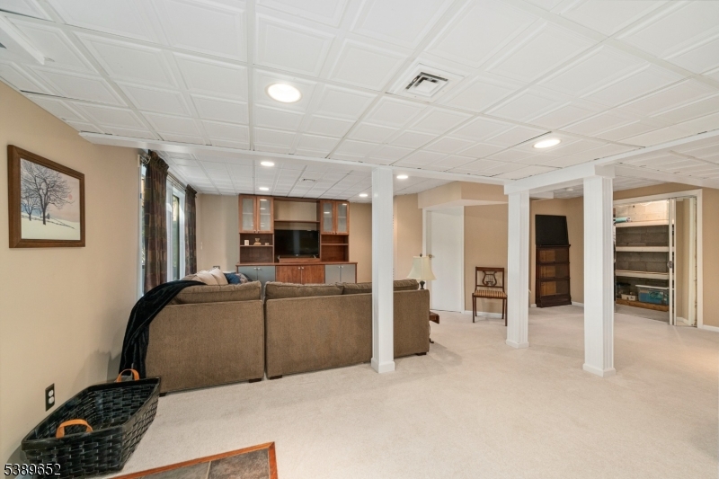 2 Waterford Ct
