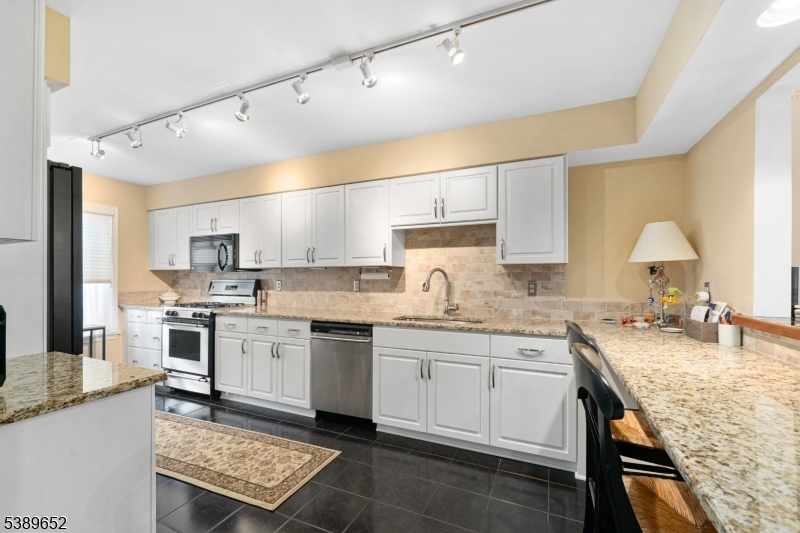 2 Waterford Ct