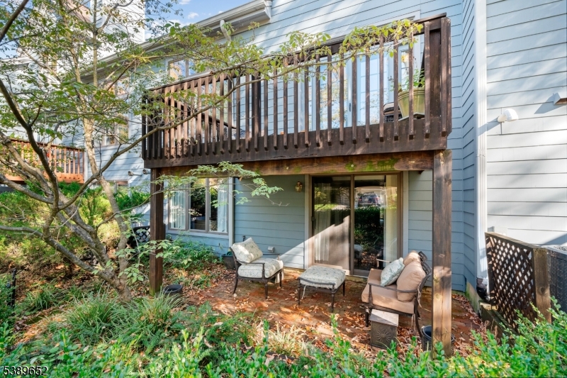 2 Waterford Ct