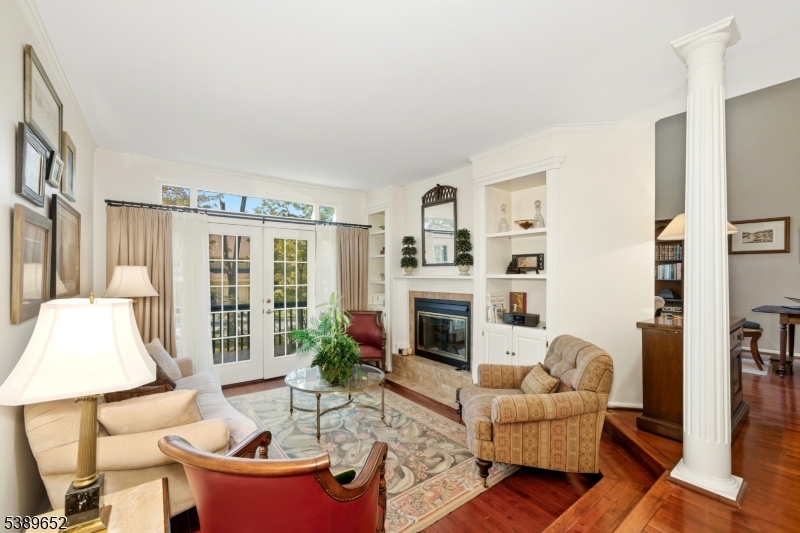 2 Waterford Ct