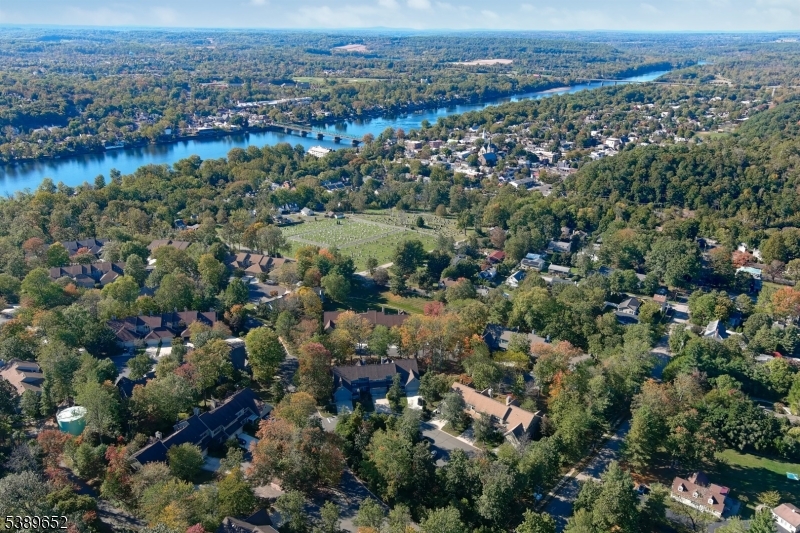 2 Waterford Ct