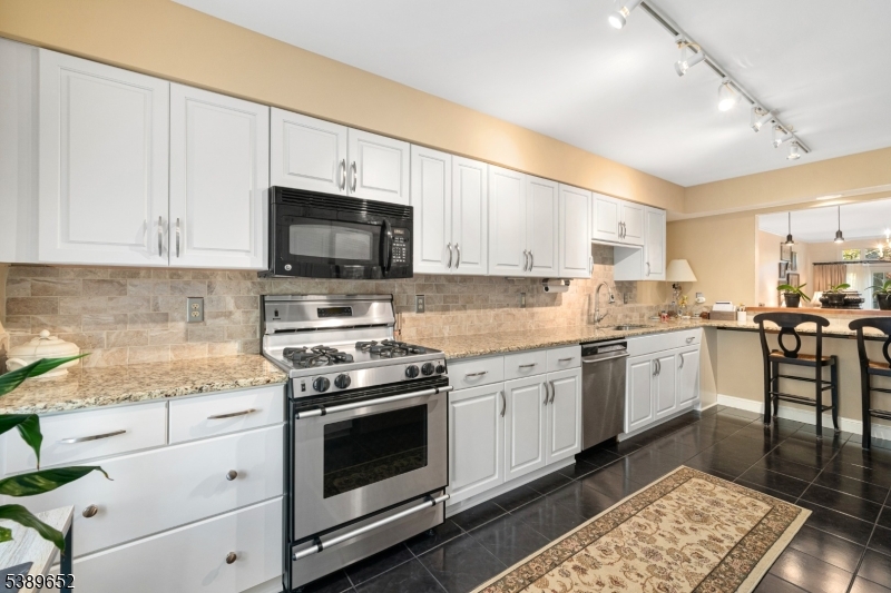 2 Waterford Ct