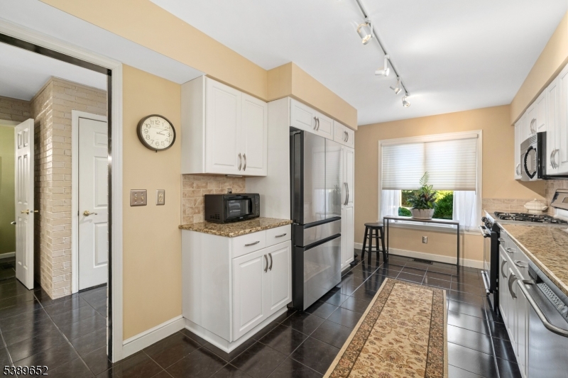 2 Waterford Ct