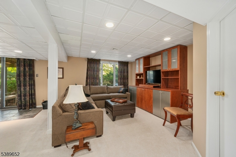 2 Waterford Ct