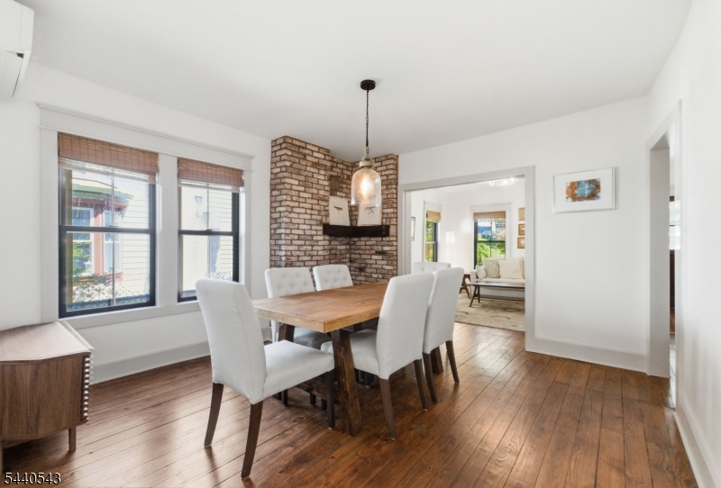 273 N Main St