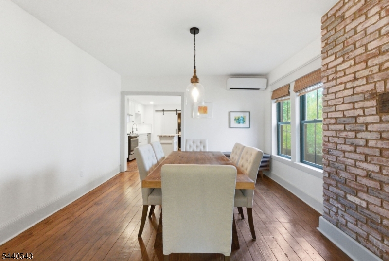 273 N Main St