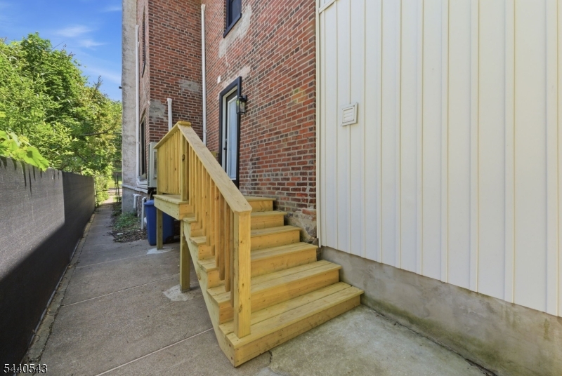 273 N Main St