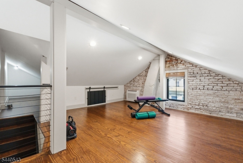 273 N Main St