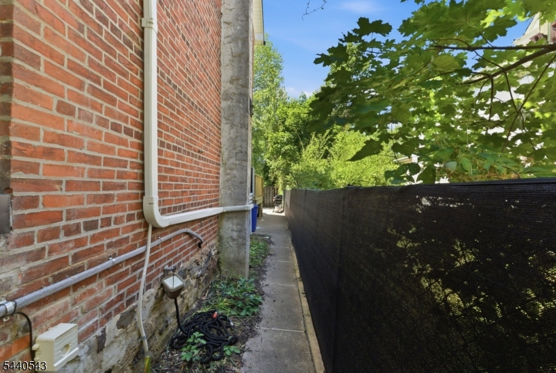 273 N Main St