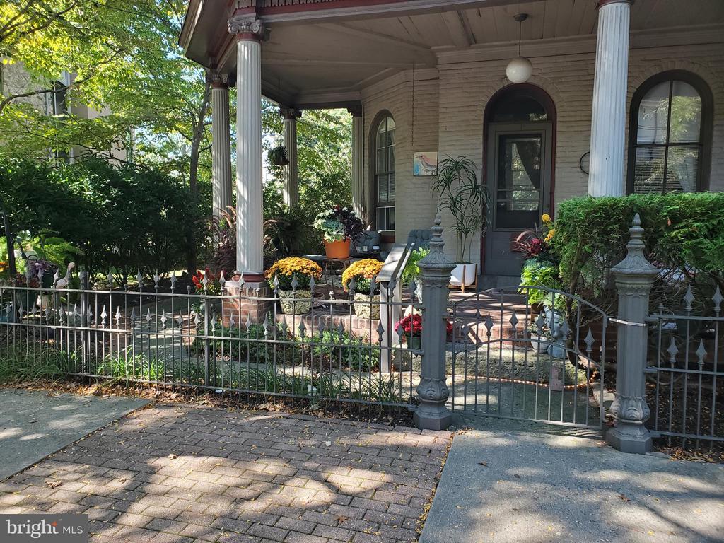 28 YORK ST #1B