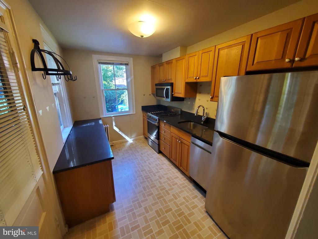 28 YORK ST #1B
