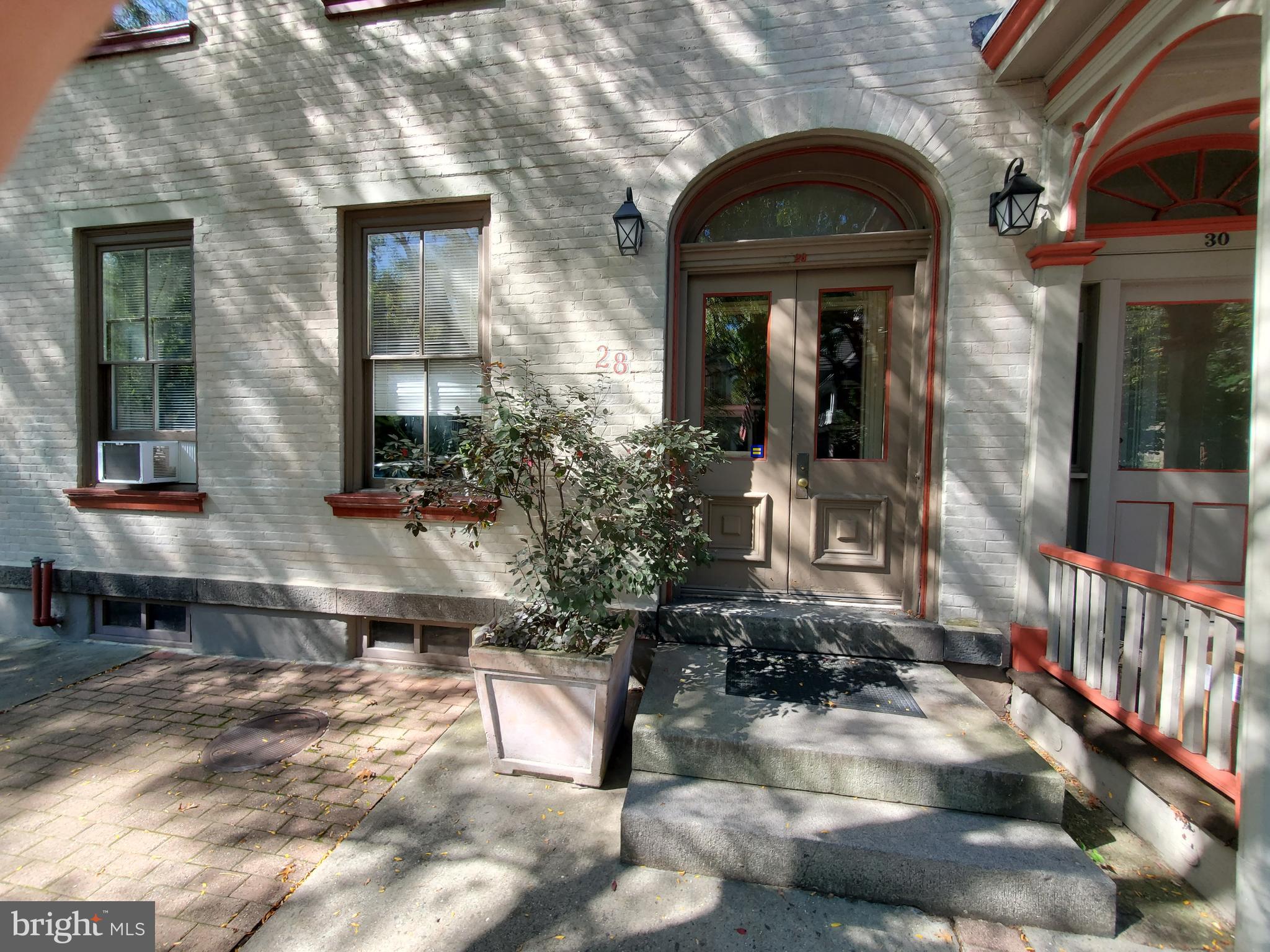 28 YORK ST #1B