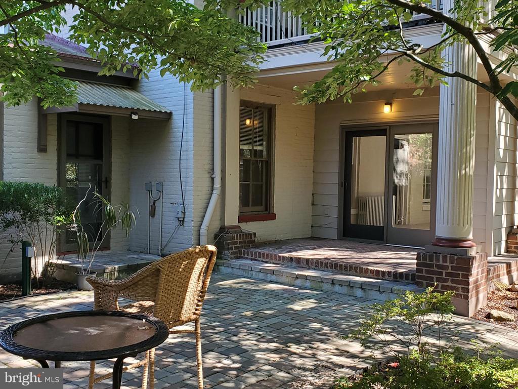 28 YORK ST #1B